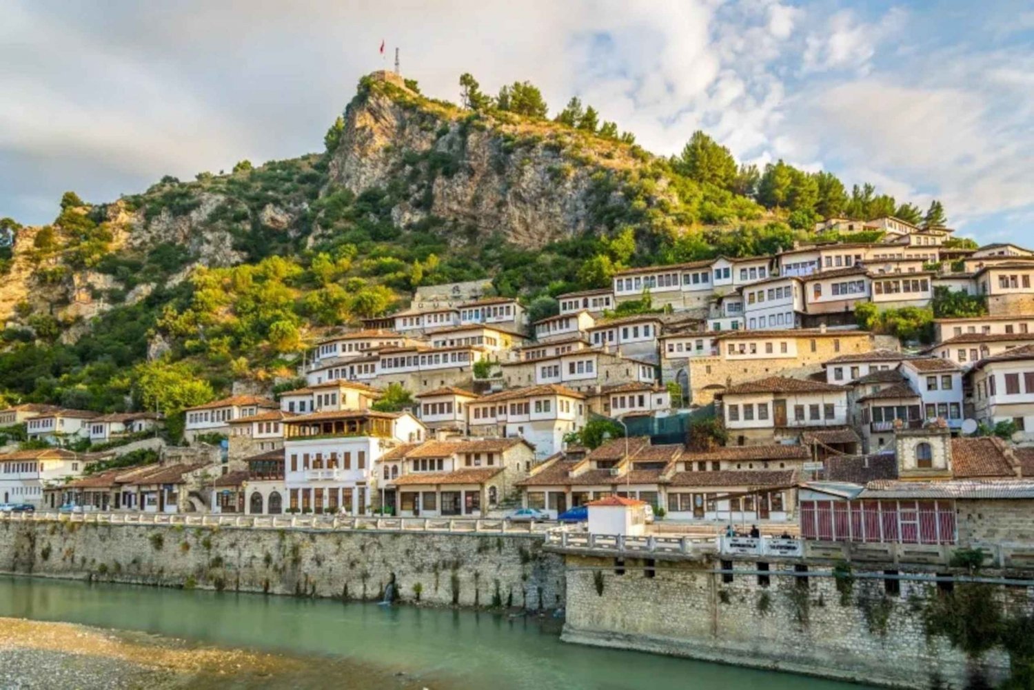 Ligne verte : Excursion guidée d'une journée Vlora-Apollonia-Divjake-Berat
