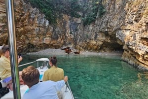 Sarandë: Boat Tour to Kroreza with Drink and Umbrella