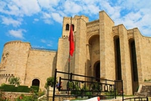 Depuis Tirana : Excursion d'une demi-journée à Kruja et entrée au musée Skanderbeg