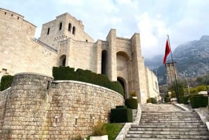 Depuis Tirana : Excursion d'une demi-journée à Kruja et entrée au musée Skanderbeg