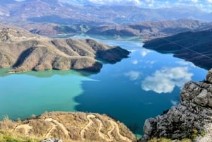 Depuis Tirana : Randonnée sur le mont Gamti et le lac Bovilla en Land Rover