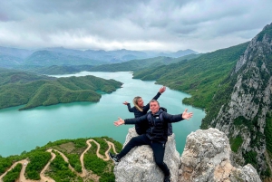 Depuis Tirana : Randonnée sur le mont Gamti et le lac Bovilla en Land Rover