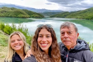 Depuis Tirana : Randonnée sur le mont Gamti et le lac Bovilla en Land Rover