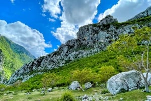 Depuis Tirana : Randonnée sur le mont Gamti et le lac Bovilla en Land Rover
