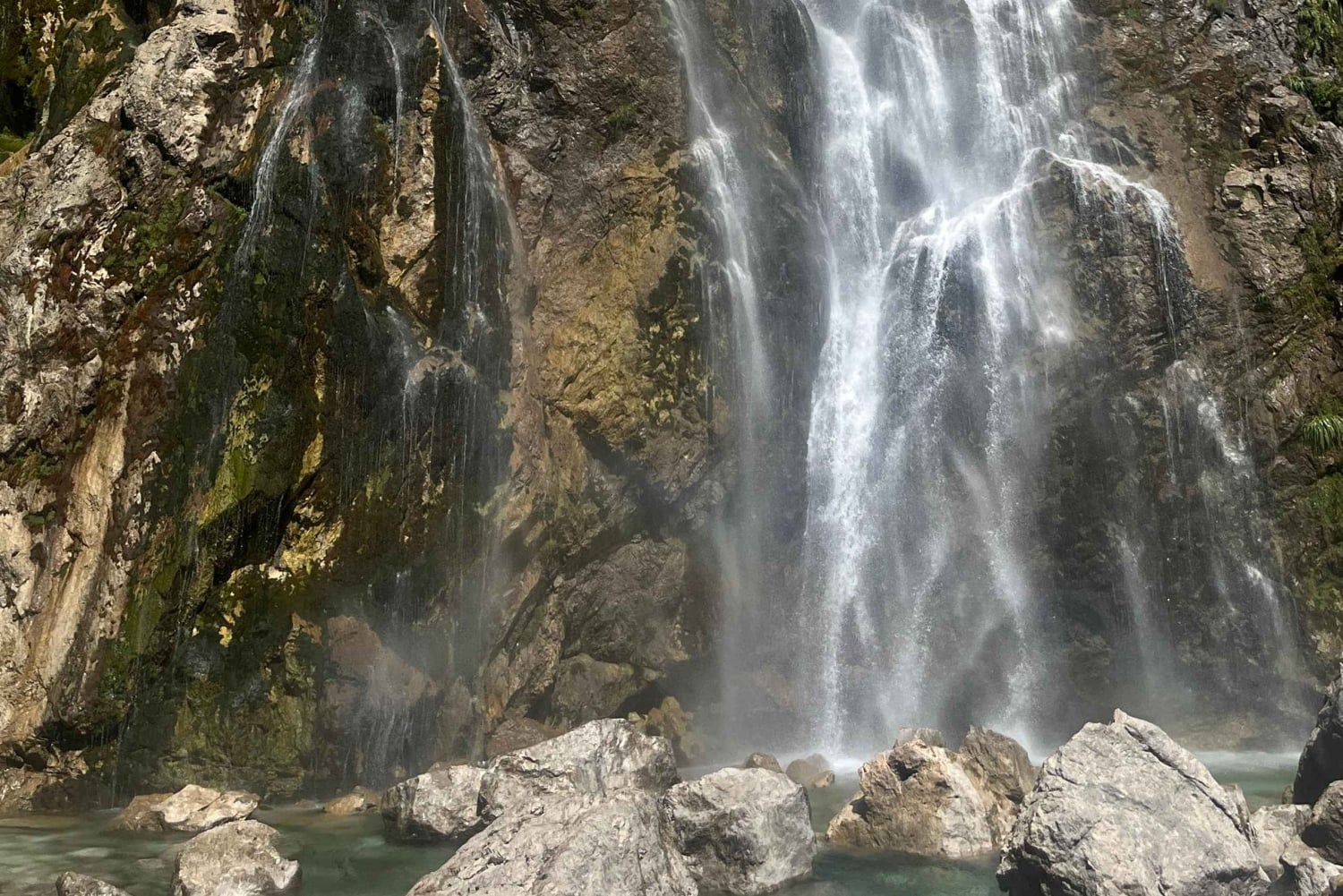 Randonnée jusqu'à la cascade de Selcë et exploration de Tamara, Lepushë et Vermosh