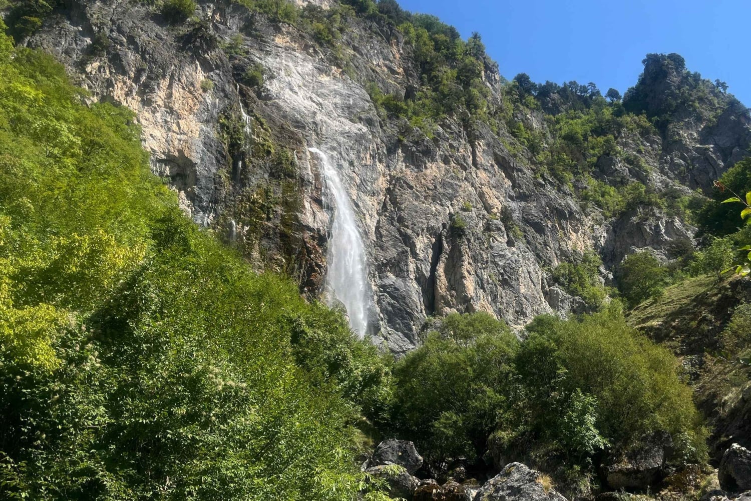 Randonnée jusqu'à la cascade de Selcë et exploration de Tamara, Lepushë et Vermosh