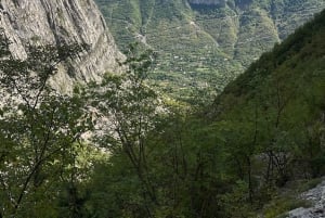 Randonnée jusqu'à la cascade de Selcë et exploration de Tamara, Lepushë et Vermosh