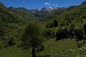 Randonnée jusqu'à la cascade de Selcë et exploration de Tamara, Lepushë et Vermosh