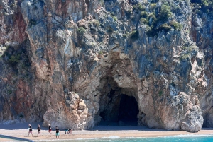Himara: aventuras com mergulho de snorkel em grutas e praias secretas
