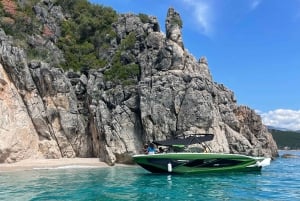 Himara: tour en barco por la Riviera albanesa con paradas para nadar
