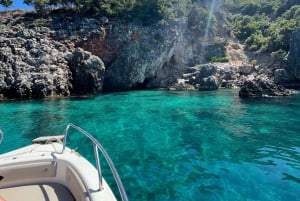 Himara: tour en barco por la Riviera albanesa con paradas para nadar
