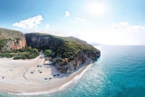Himara: tour en barco por la Riviera albanesa con paradas para nadar