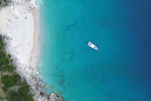Himara: tour en barco por la Riviera albanesa con paradas para nadar