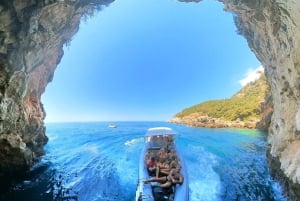 Himara: tour en barco por la Riviera albanesa y cuevas con baño y snorkel