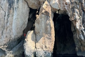 Himara: tour en barco por la Riviera albanesa y cuevas con baño y snorkel