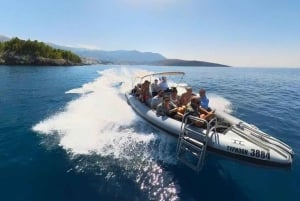 Himara: tour en barco por la Riviera albanesa y cuevas con baño y snorkel