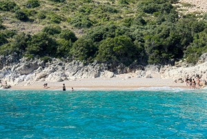 Himara-kysten 3,5-timers bådtur med en lille gruppe (nord og syd)