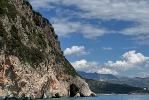 Himara-kysten 3,5-timers bådtur med en lille gruppe (nord og syd)