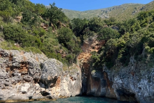Himara : excursion quotidienne à Gramma Bay avec arrêts baignade