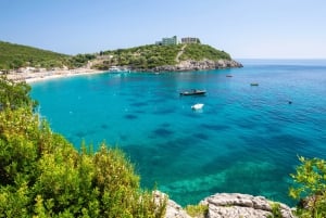Bootstour nach Himara, Erkundung der albanischen Riviera und Höhlen