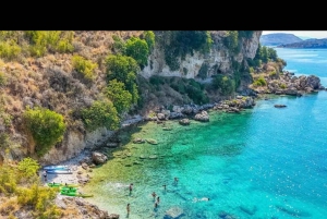Himara : excursion dans la grotte des pirates avec arrêts baignade et plongée avec tuba (8 à 10 personnes)