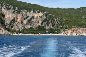 Himara : excursion dans la grotte des pirates avec arrêts baignade et plongée avec tuba (8 à 10 personnes)