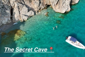 Himare: tour in barca lungo la costa con soste per nuotare