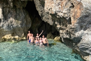 Himare: tour in barca lungo la costa con soste per nuotare