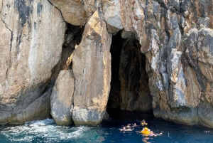 Himare: tour in barca lungo la costa con soste per nuotare