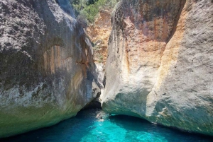 Himare: spannende rondvaart van Himare naar Gramma Bay