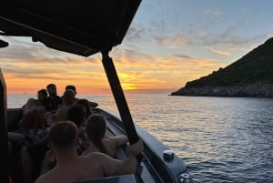 Himare: Båttur i solnedgången med badstopp