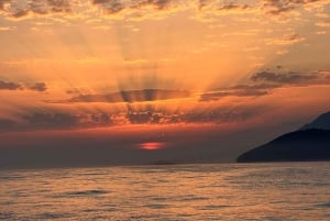 Himare: Båttur i solnedgången med badstopp