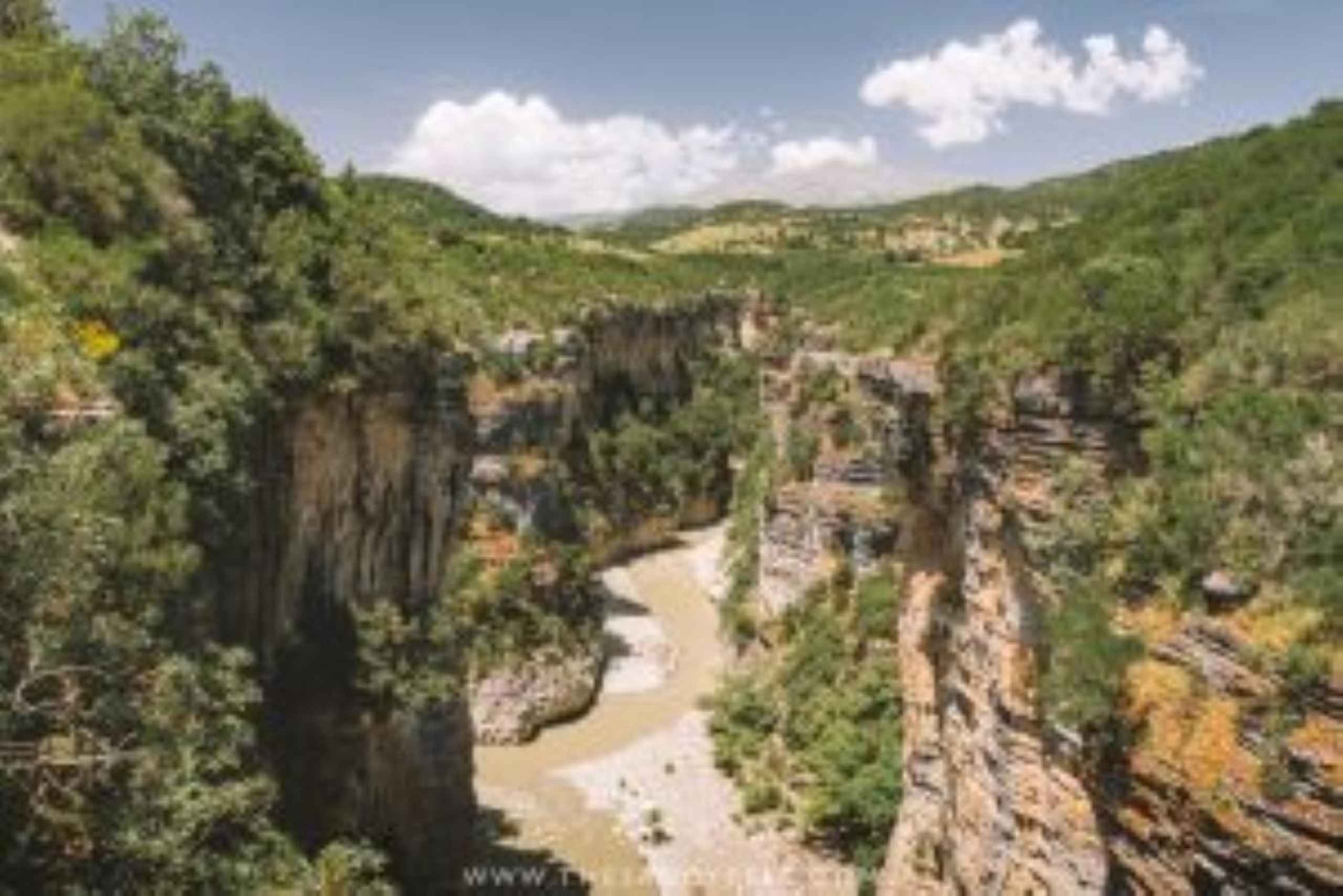 Tour di 1 giorno al canyon di Holta e al lago di Banja con piscina