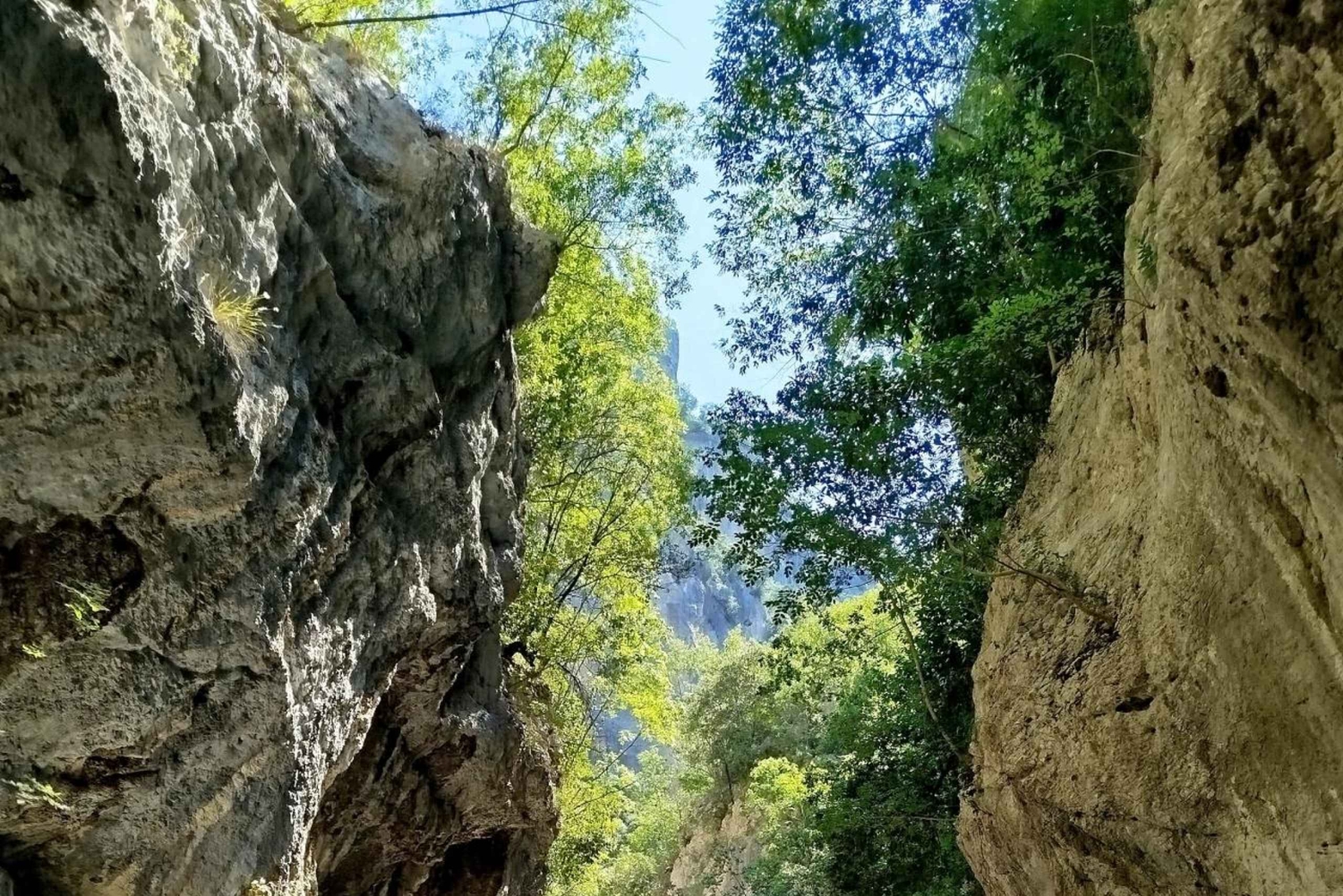 Tour di 1 giorno al canyon di Holta e al lago di Banja con piscina