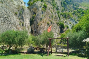 Tour di 1 giorno al canyon di Holta e al lago di Banja con piscina