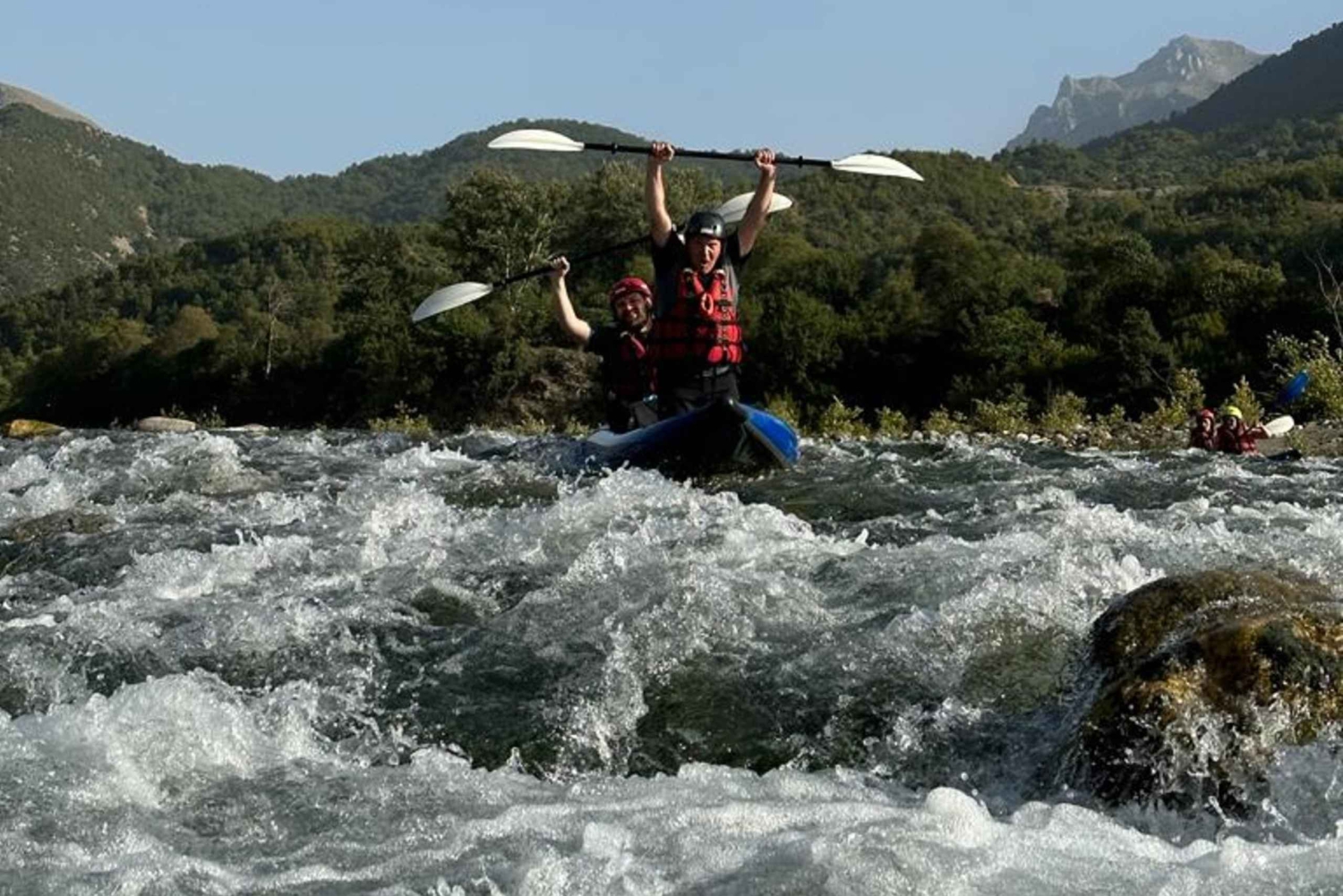 Kajakpaddling i floden Viosa - Albanien