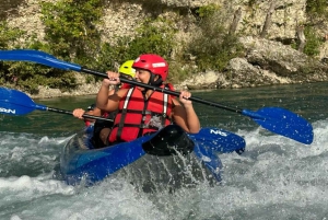 Kajakpaddling i floden Viosa - Albanien