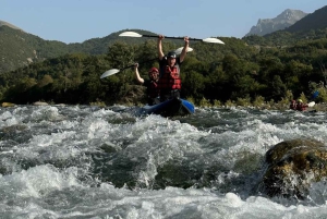 Kajakpaddling i floden Viosa - Albanien