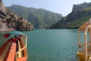 Lago Koman y río Shala: tour en barco privado (horario flexible)