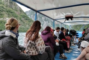 Lago Koman y río Shala: tour en barco privado (horario flexible)