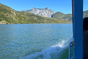 Lago Koman y río Shala: tour en barco privado (horario flexible)