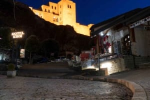 Kruja om natten: Slots- og basartur fra Tirana