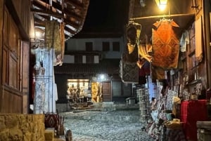 Kruja om natten: Slots- og basartur fra Tirana