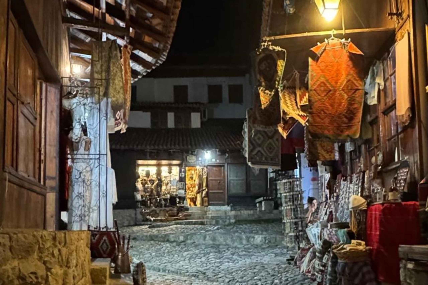 クルヤの夜：ドゥラス／ゴレム発 城とバザールツアー