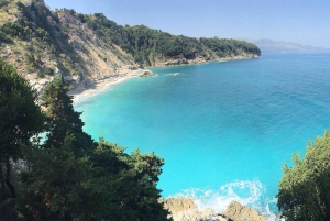 Tour en bateau de Ksamil à Pulebardha, à la grotte des pigeons et plongée avec tuba