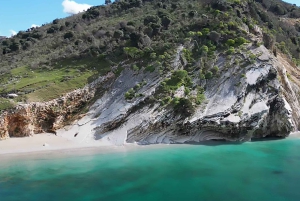 Tour en bateau de Ksamil à Pulebardha, à la grotte des pigeons et plongée avec tuba