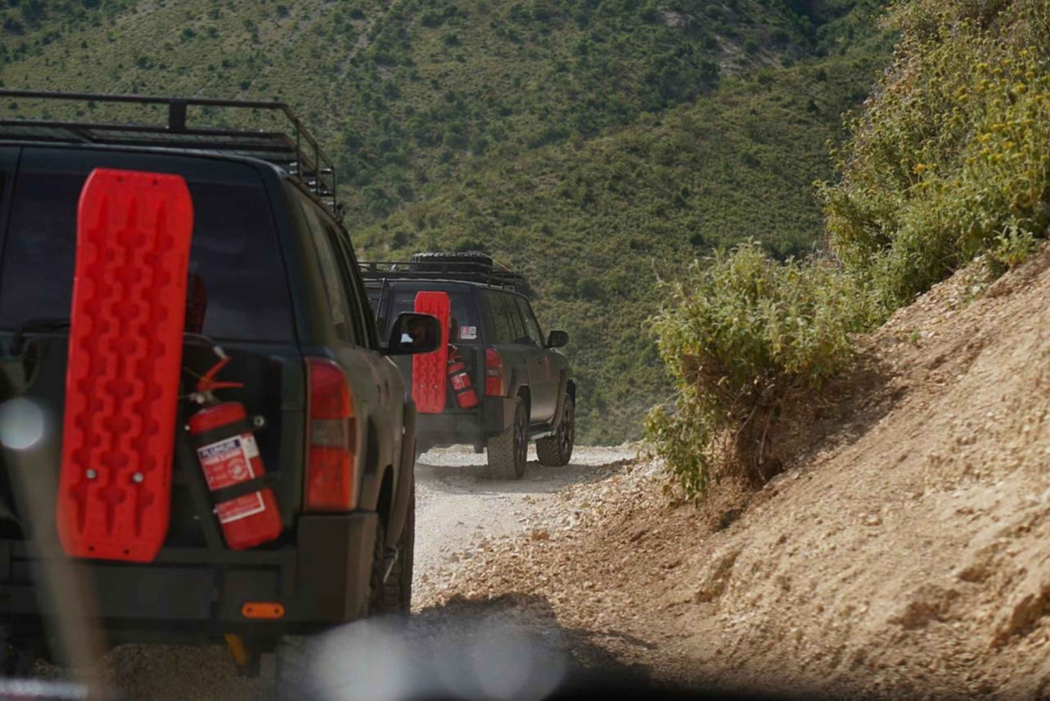 Kurvelesh og Peshtura-vandfaldet: Offroad-tur med frokost