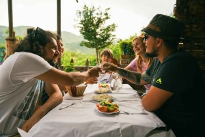 Kurvelesh og Peshtura-vandfaldet: Offroad-tur med frokost
