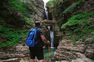 Kurvelesh og Peshtura-vandfaldet: Offroad-tur med frokost