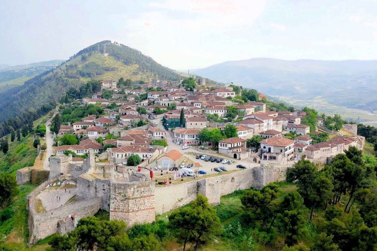 Escursione di un giorno alla spiaggia di Morning e al castello di Berat da Tirana